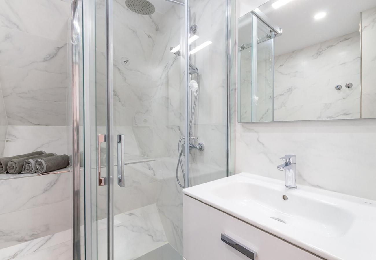 Reformado Apartamento En El Centro Con Vista Al Mar Torremolinos Ngoại thất bức ảnh